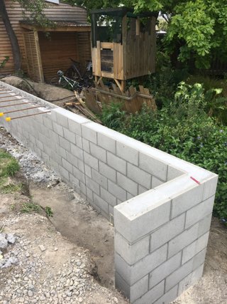 Retaining wall